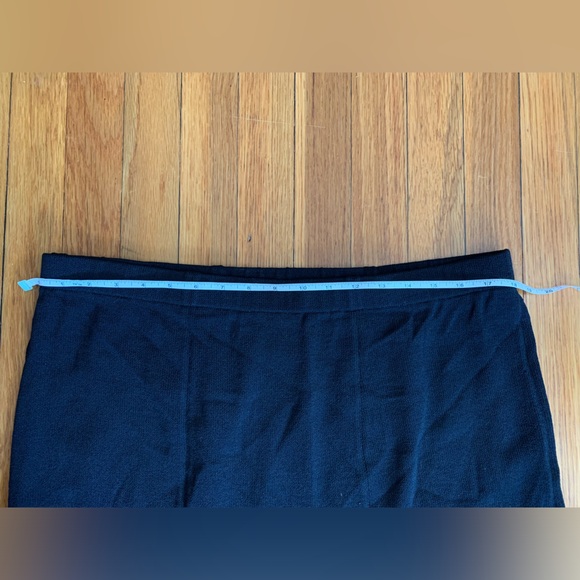 ST. JOHN COLLECTION Santana Knit Navy Blazer Sz 10 with matching skirt - Picture 13 of 15